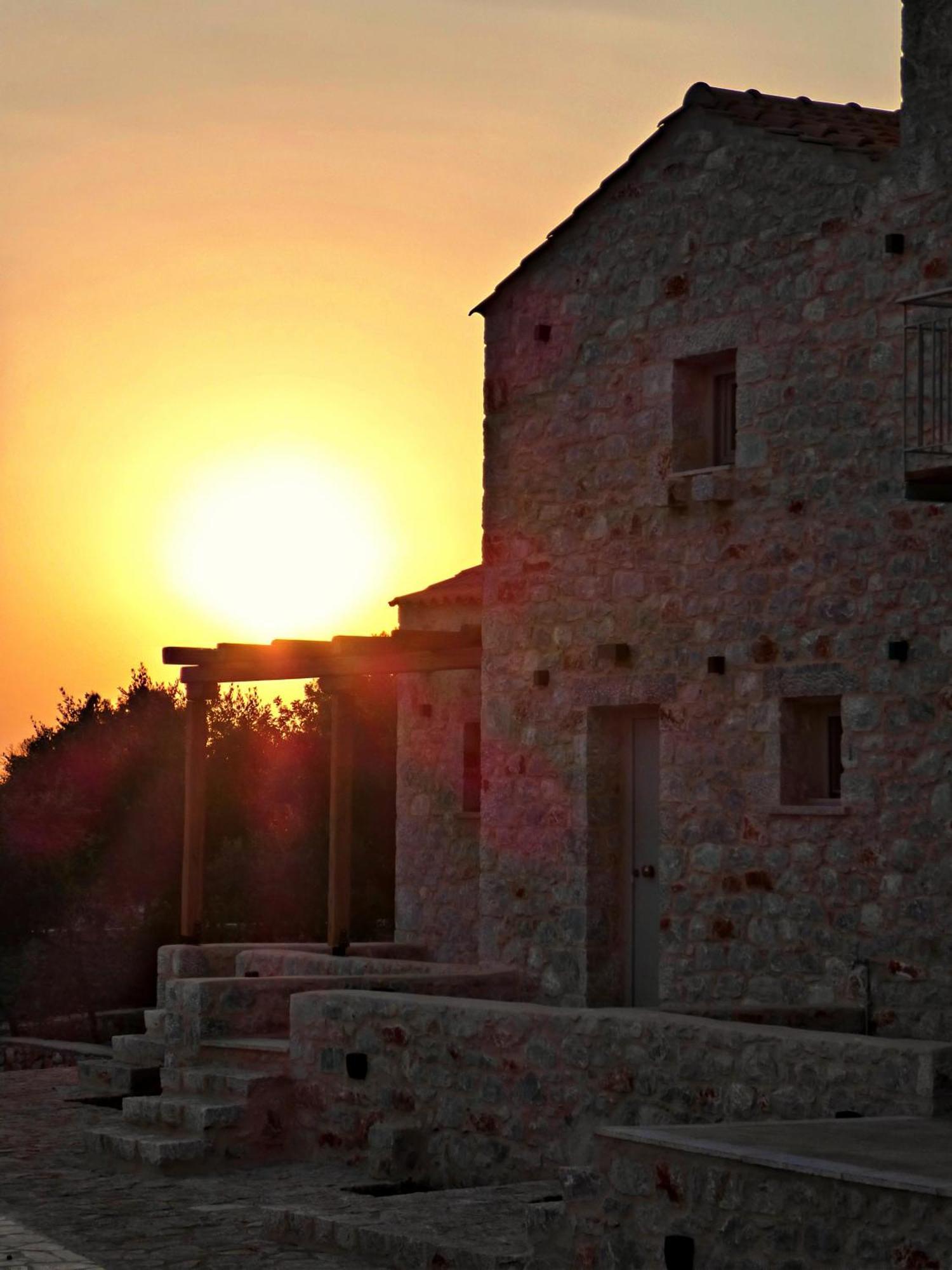Terra Di Pietra Exclusive Suites & Apartments Areópoli Eksteriør bilde