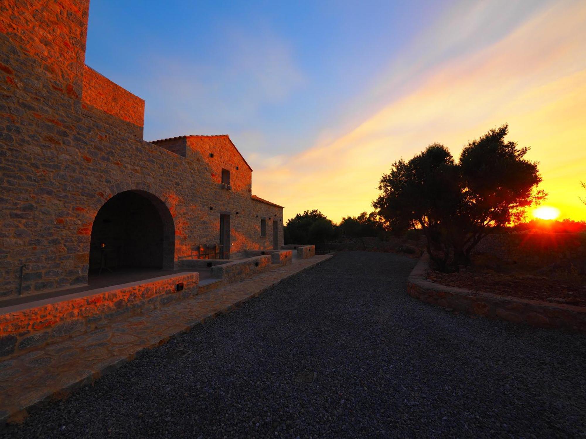 Terra Di Pietra Exclusive Suites & Apartments Areópoli Eksteriør bilde